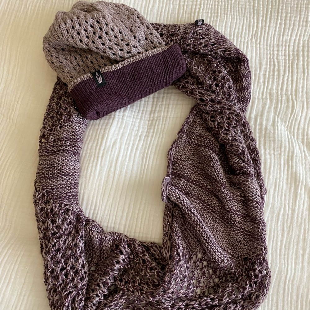 Womens one size matching north face slouchy beanie and infinity scarf
